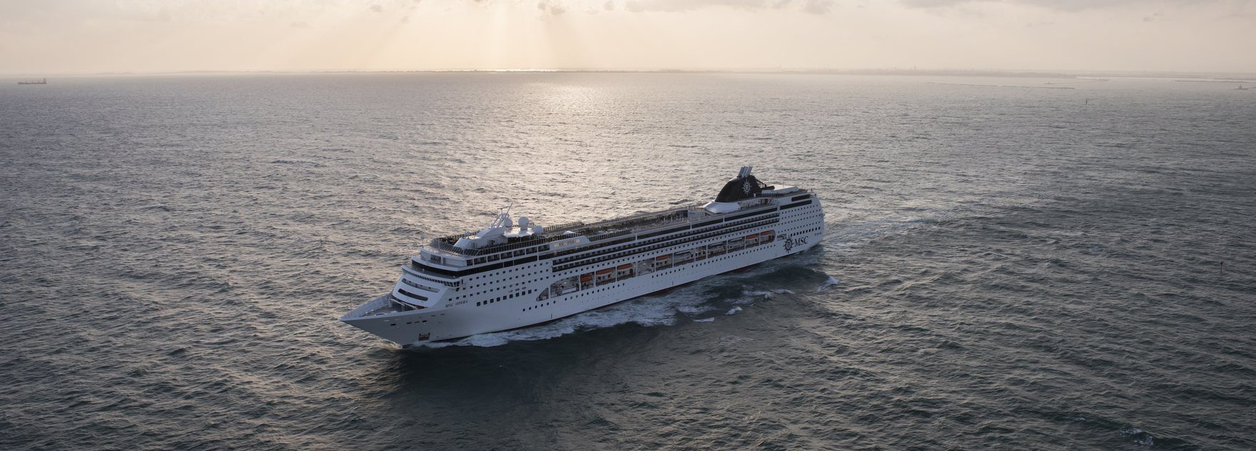 MyCruise MSC Opera Offentlige-arealer Luftfoto3
